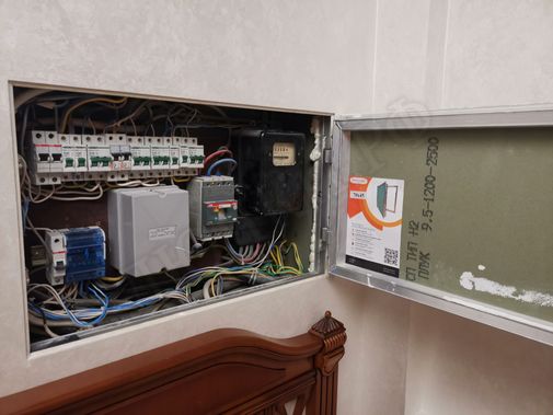 Люк-дверь под покраску Мега-Мастер Элит II, 2 створки, узкий профиль Люк-дверь под покраску Мега-Мастер Элит II, 2 створки, узкий профиль