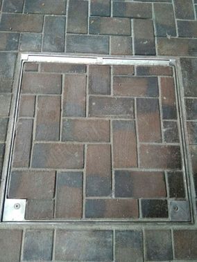 Люк под брусчатку Брус Ли AISI 304 Люк под брусчатку Брус Ли AISI 304